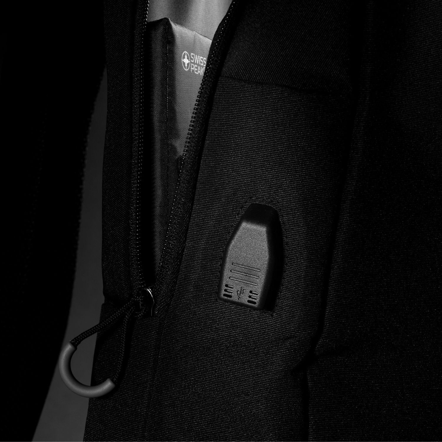 Kuprine-Swiss-Peak-Juoda-9.jpg Juoda