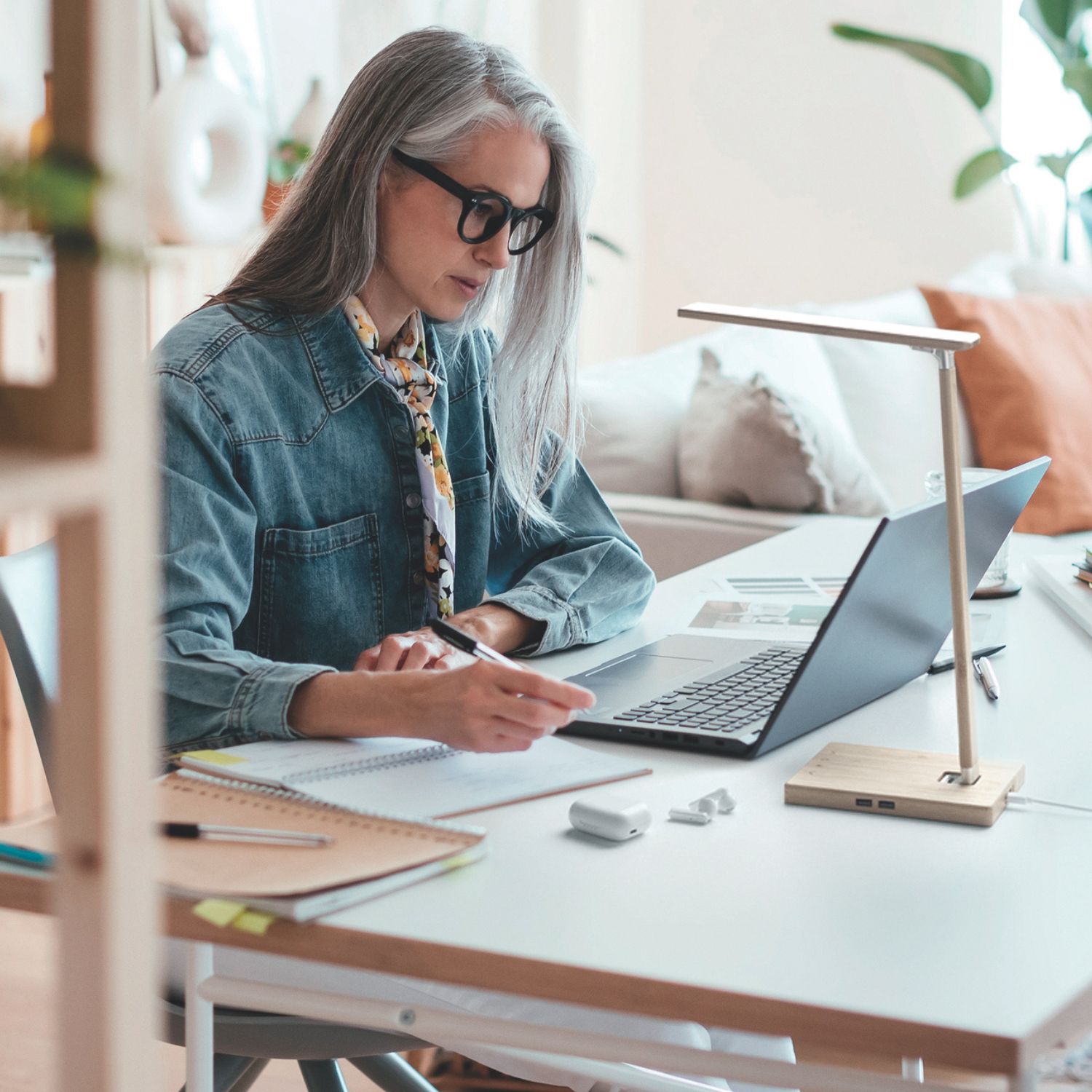 Staline-lempa-Neat-light-Naturali-4.jpg Natūrali