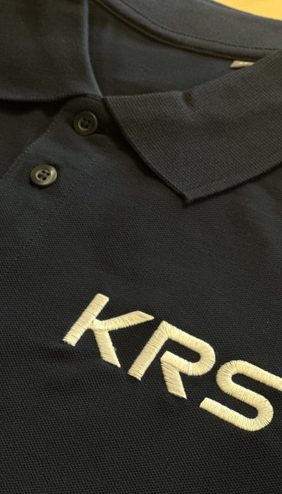 Siuvinejimas-ant-polo-marskineliu