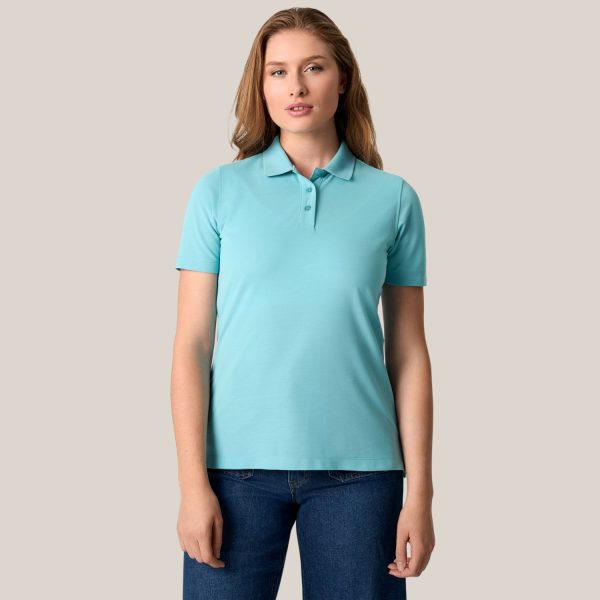 Moteriški polo marškinėliai Ease Karibų mėlynos spalvos.