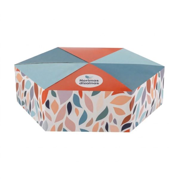 Pyragas Tree Cake Maxi su įmonės logotipu